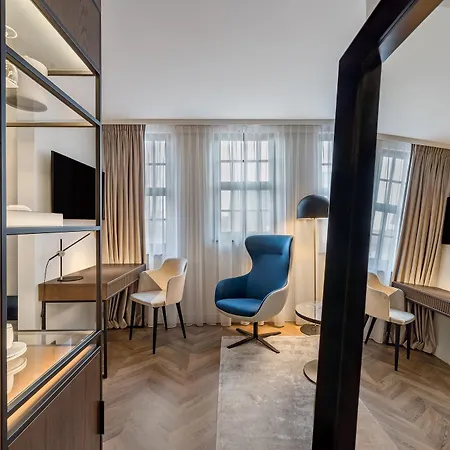 Radisson Blu Hotel, Hotel